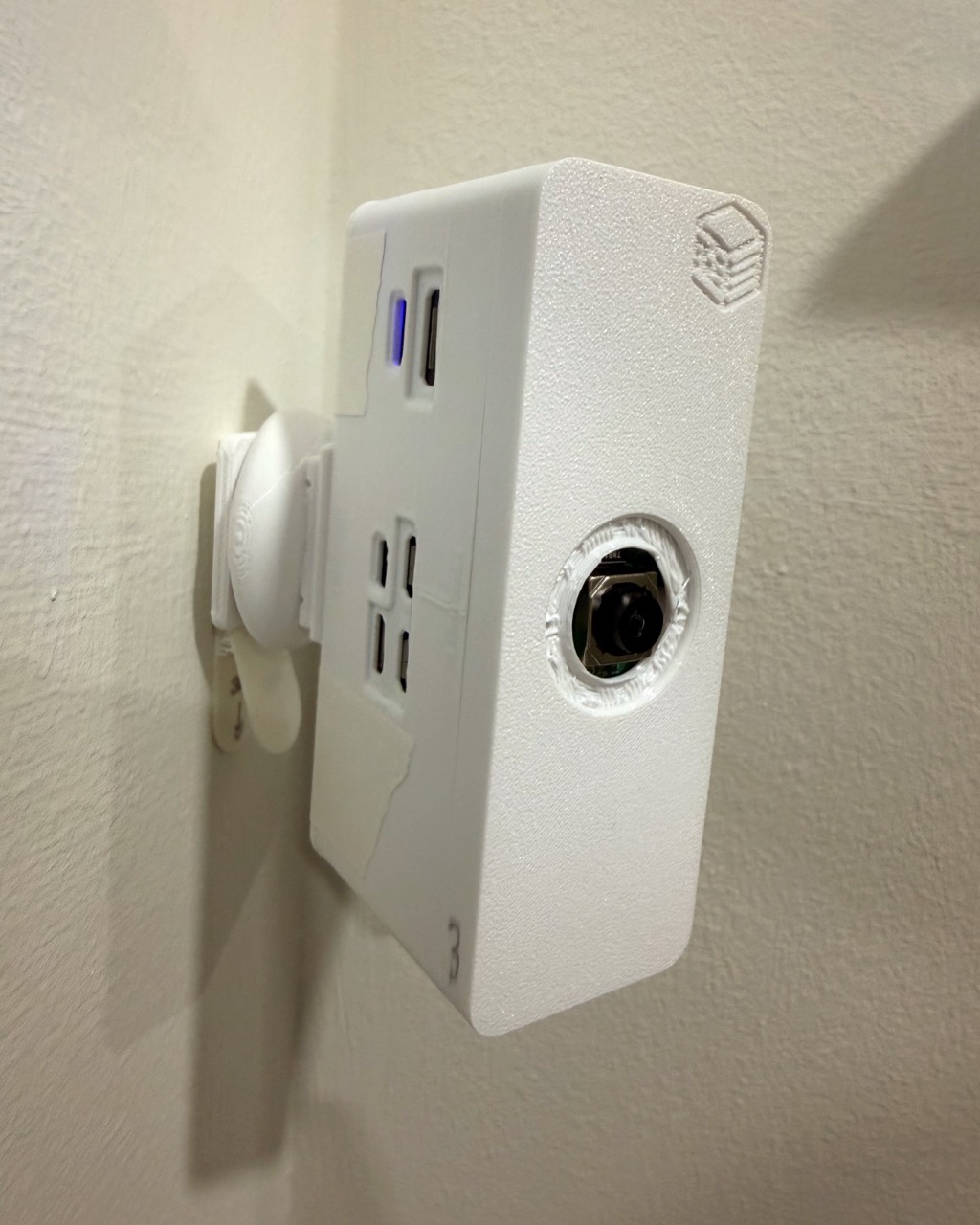 Fixed 45° mount, or a flat cover for walls and corners